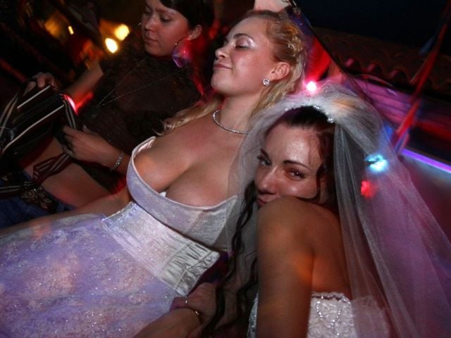 Ridiculous and Funny Wedding Photos