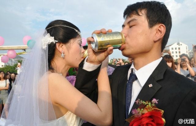 Ridiculous and Funny Wedding Photos
