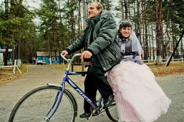 Ridiculous and Funny Wedding Photos