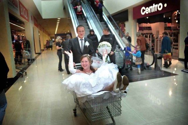 Ridiculous and Funny Wedding Photos