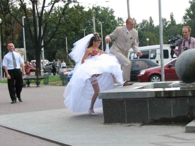 Ridiculous and Funny Wedding Photos