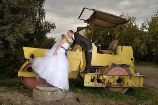 Ridiculous and Funny Wedding Photos