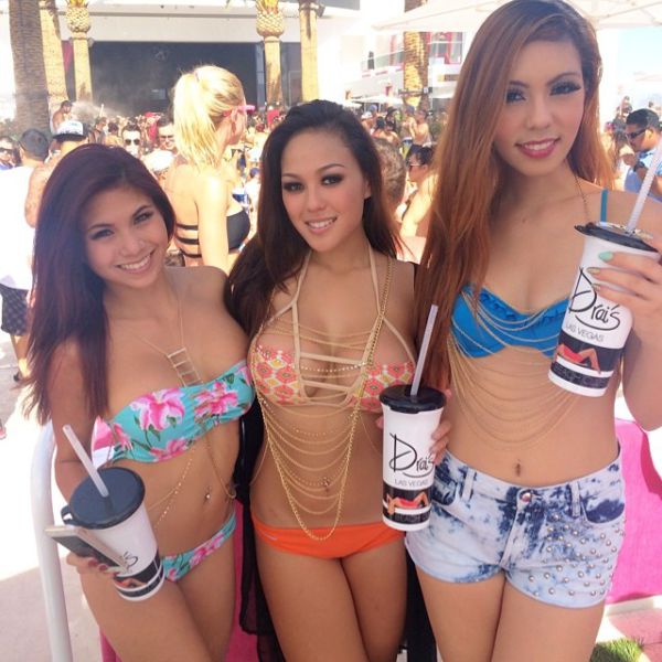 Sweet and Sexy Las Vegas Daisy Carnival Girls