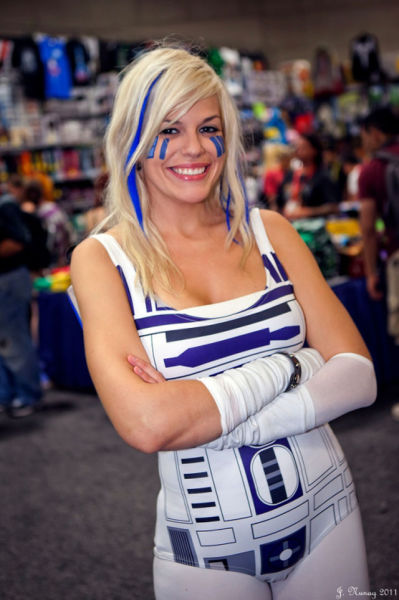 Geekily Gorgeous Ladies in Star Wars Inspired Cosplay