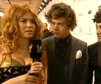 People Who Can’t Help Staring at Hot Girls