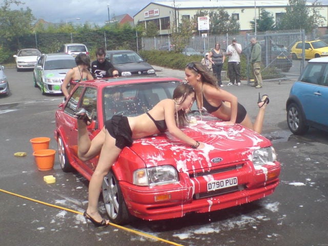 Girls Who Make Washing a Car Look Sexy