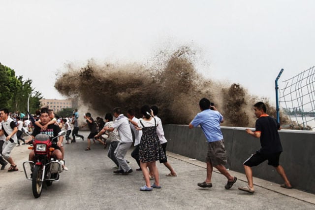 Massive Tidal Wave in China Stuns Spectators