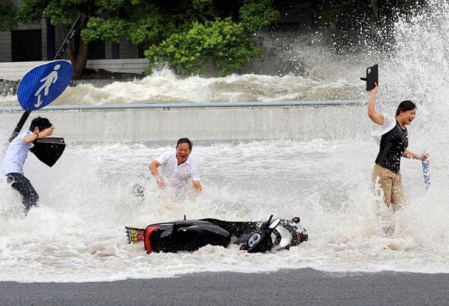 Massive Tidal Wave in China Stuns Spectators