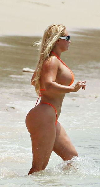 Ice T and Coco Austin on a Relaxed Beach Holiday