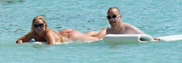 Ice T and Coco Austin on a Relaxed Beach Holiday