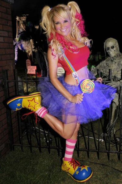 Cute Girls Look Smoking Hot in Halloween Costumes