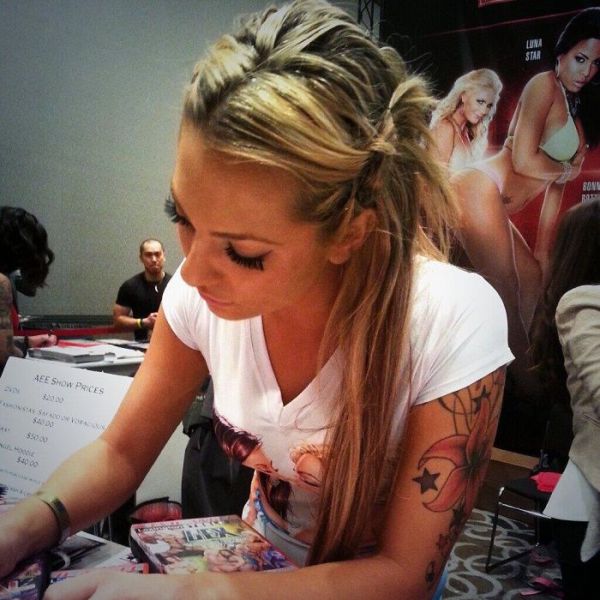 The Sexy Women of Porn in Daily Life