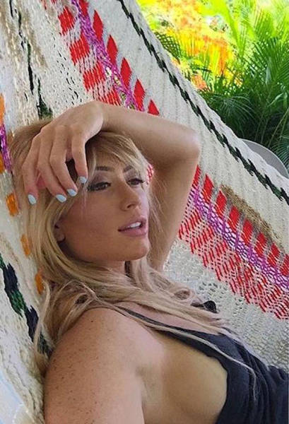 Boys Go Wild for Sideboobs