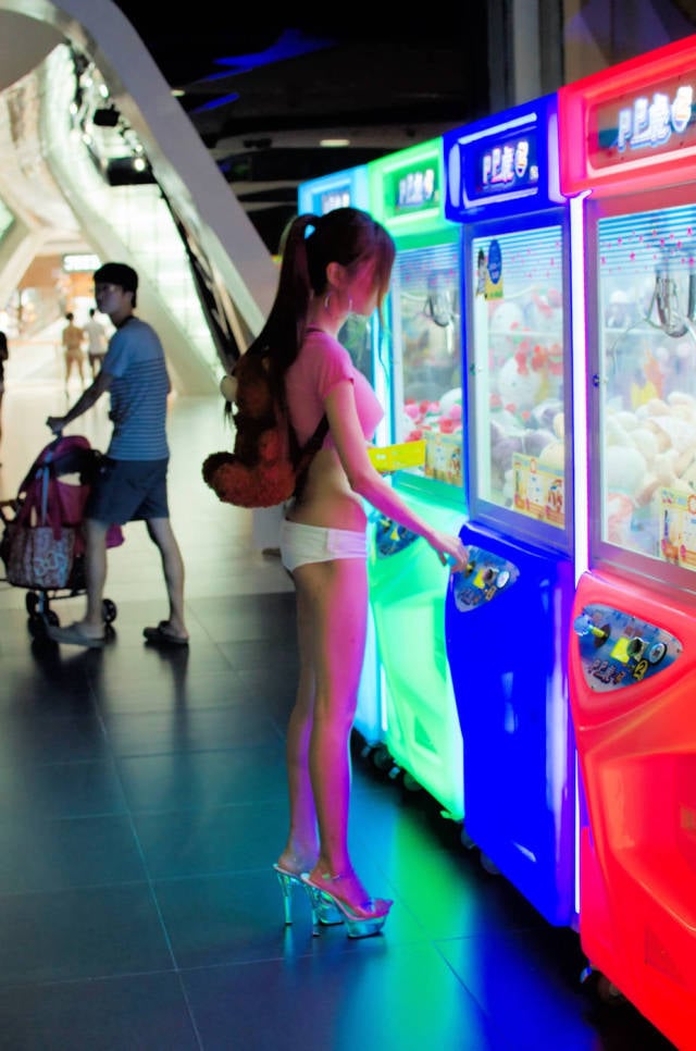 This Girl Took Short Shorts Very Literally