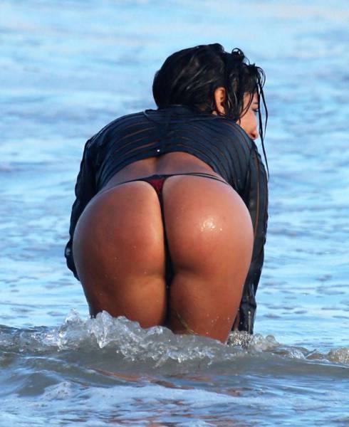 Girls Put Their Best Butts Forward
