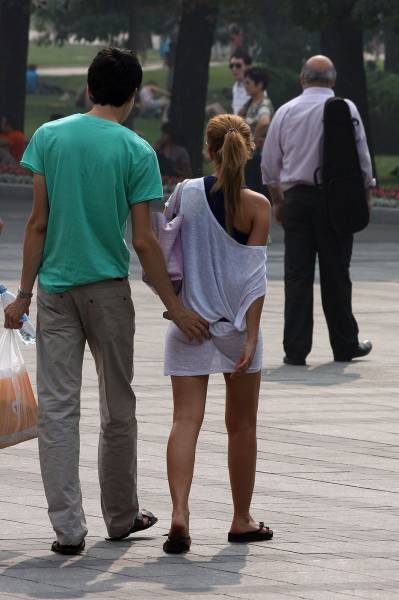 Candid Street Fashion That Really Takes the Cake