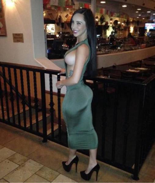 Candid Street Fashion That Really Takes the Cake