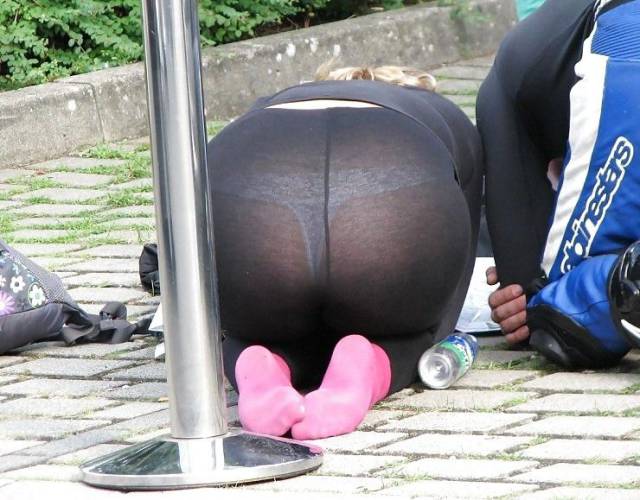 Candid Street Fashion That Really Takes the Cake