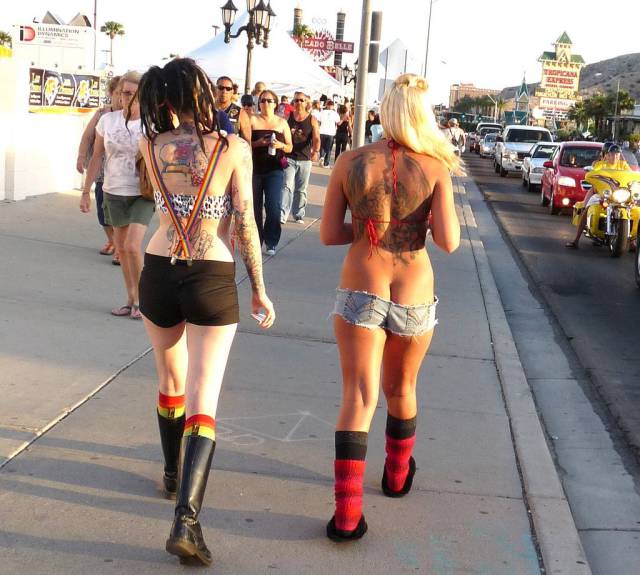 Candid Street Fashion That Really Takes the Cake