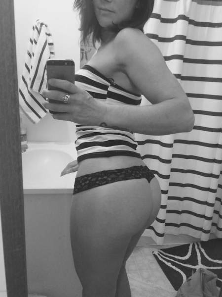 Girls Put Their Best Butts Forward