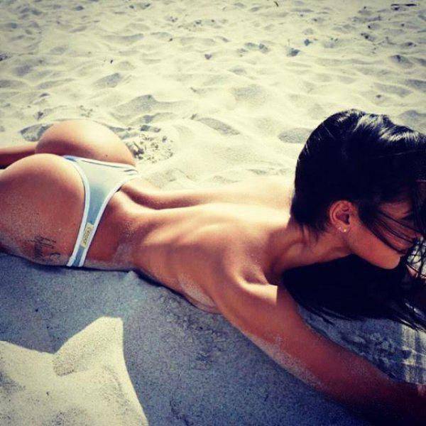 Girls Put Their Best Butts Forward