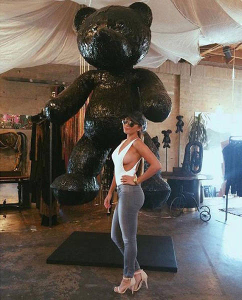 Boys Go Wild for Sideboobs