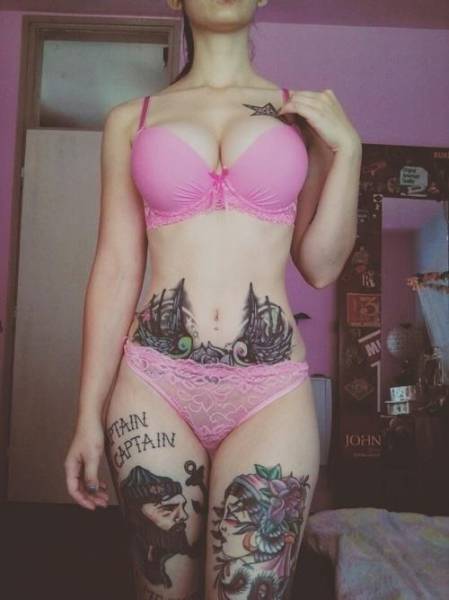 Sexy Girls Who Like Ink