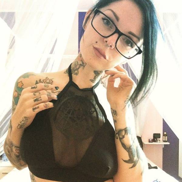 Sexy Girls Who Like Ink