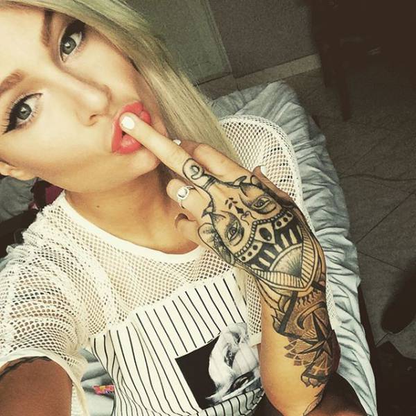 Sexy Girls Who Like Ink