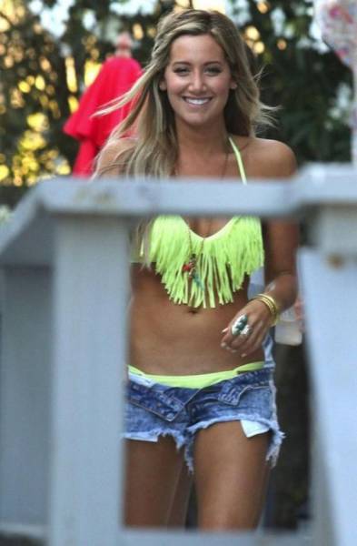 The Beautiful Babes of the City Streets