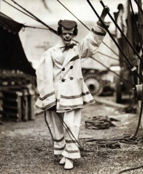 These Old Creepy Circus Photos Are No Laughing Matter