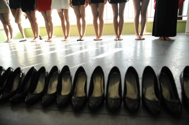 Becoming a Chinese Flight Attendant Is Quite Competitive