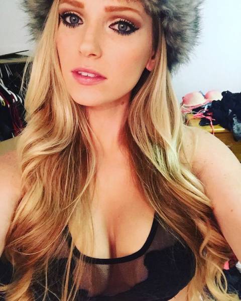 Mesh Clothing Is Simply Mesmerizing