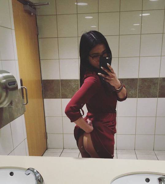 ASStronomical Butt Shots We Had to Share