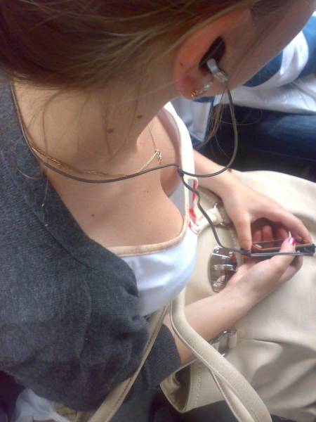 Some Girls On Commute Are Easy On Eyes