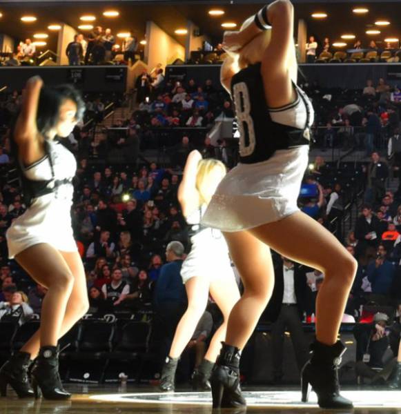 Cheerleaders From East vs Cheerleaders From West