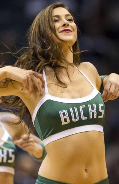 Cheerleaders From East vs Cheerleaders From West