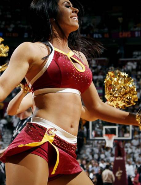 Cheerleaders From East vs Cheerleaders From West