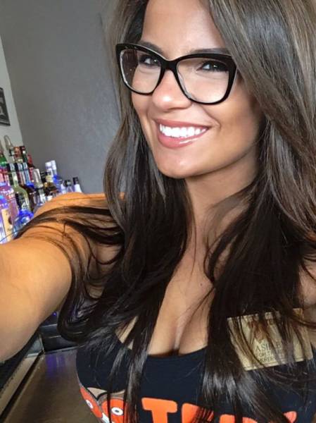 Delicious Hooters Babes