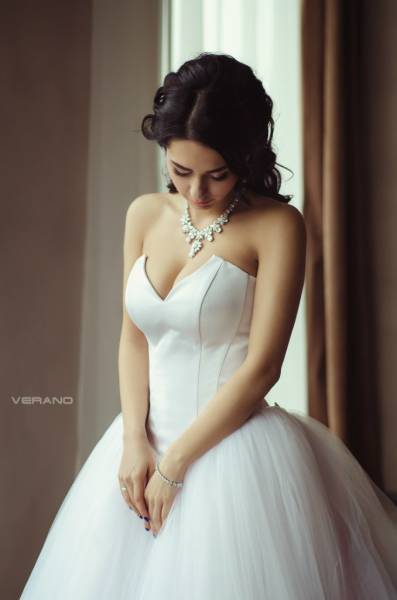 Sexy Babe Of The Day: Helga Lovekaty