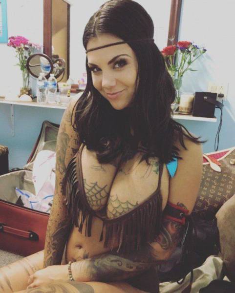 Girls Who Make Tattoos Look Hot