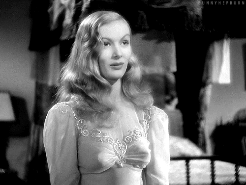 Beautiful And Hypnotizing Women From Back Then