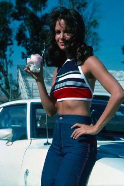 Hot Women From 70s Sure Had Some Style