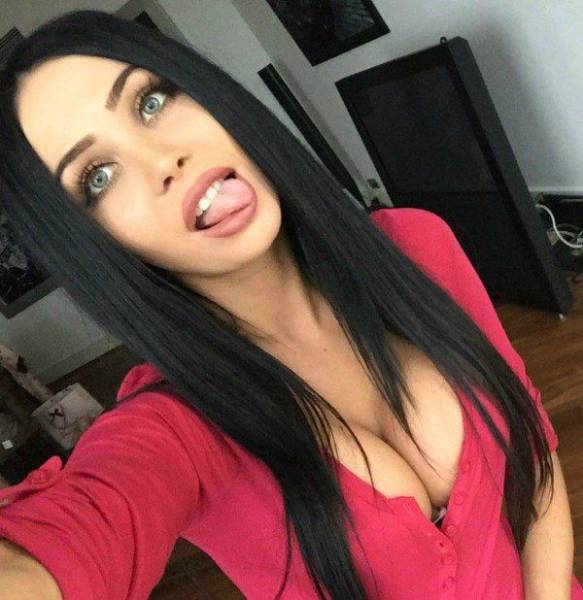 Girls Who Have a Certain Chest Appeal