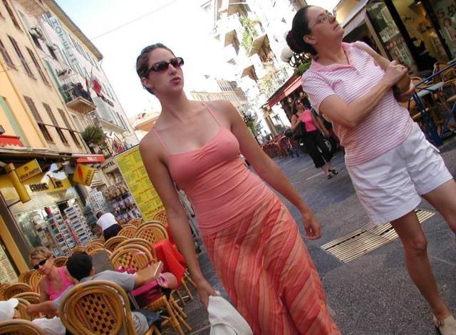 Beautiful And Sexy Girls Spotted In The Street