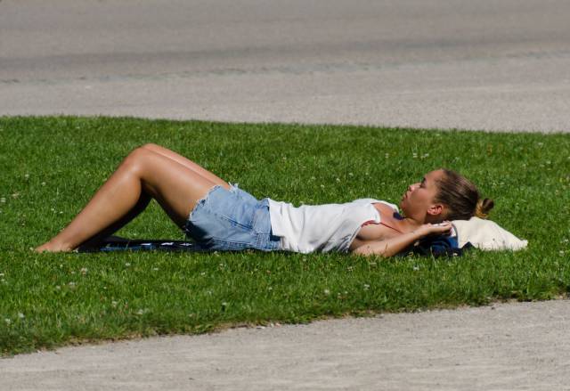 Beautiful And Sexy Girls Spotted In The Street