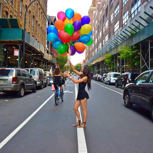Beautiful And Sexy Girls Spotted In The Street
