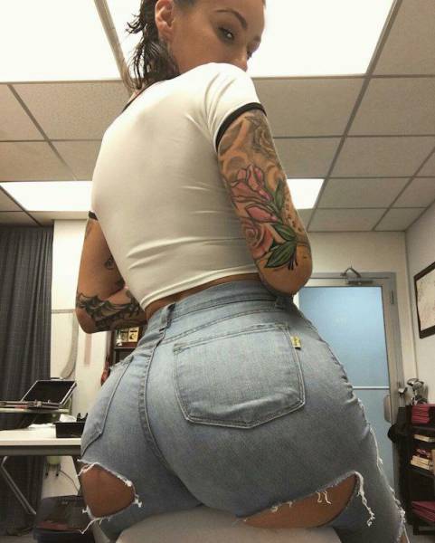 Bootylicious Babes Are A Very Pleasing Visual Experience