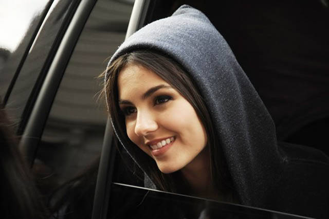 There Are Beautiful Girls Here