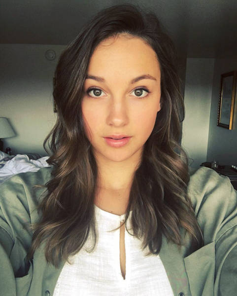 There Are Beautiful Girls Here